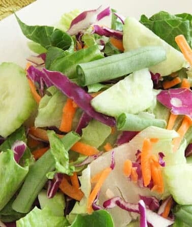 Green salad with mixed vegetables