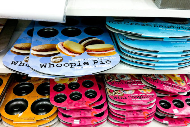 Wilton Whoppie Pie Pan, 12 cavity 