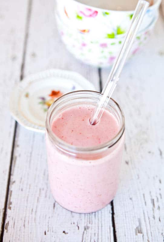 Strawberries and Cream Smoothie - Averie Cooks