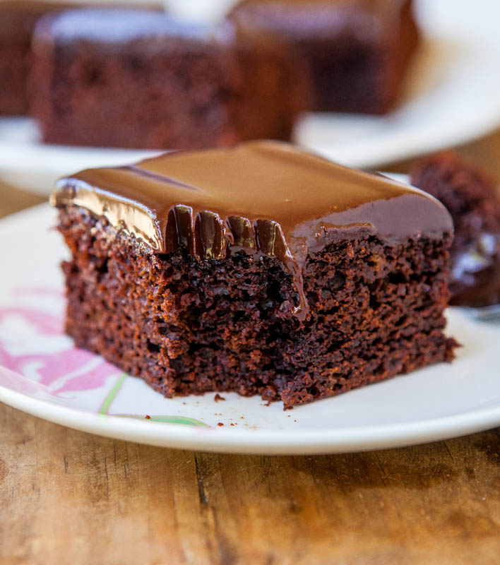 Schokoladenkuchen mit Ganache-Zuckerguss