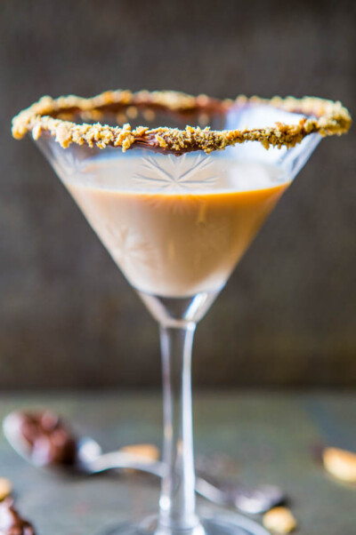 Creamy Chocolate Martini (with Baileys!) - Averie Cooks