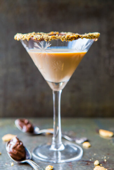 Creamy Chocolate Martini (with Baileys!) - Averie Cooks