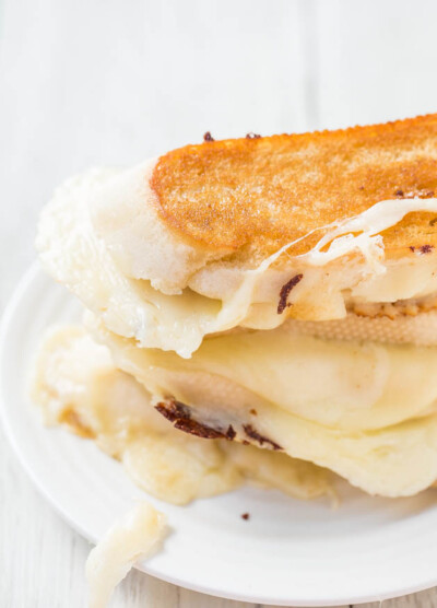 Cheese Lover's Fontina and Mozzarella Grilled Cheese Sandwich - Averie ...