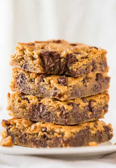 Peanut Butter Chocolate Chip Bars (7 Ingredients!) - Averie Cooks