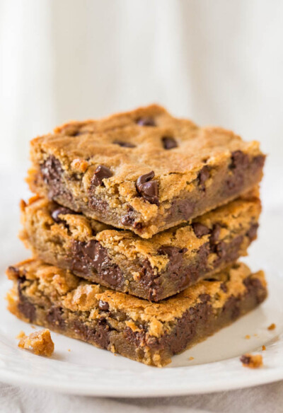 Peanut Butter Chocolate Chip Bars (7 Ingredients!) - Averie Cooks