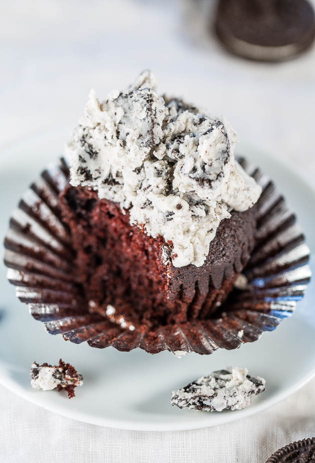 https://www.averiecooks.com/wp-content/uploads/2015/03/chocolatecupcakes-8.jpg