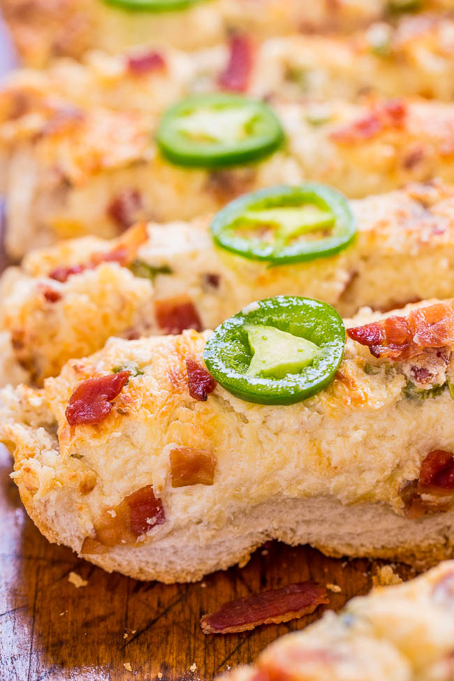 Pan de Queso con Jalapeño y Tocino Fácil