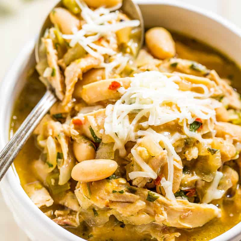 SUPER EASY WHITE CHICKEN CHILI: 4 cans white beans, 1 can Rotel (mild), 1  pkg McCormick White…