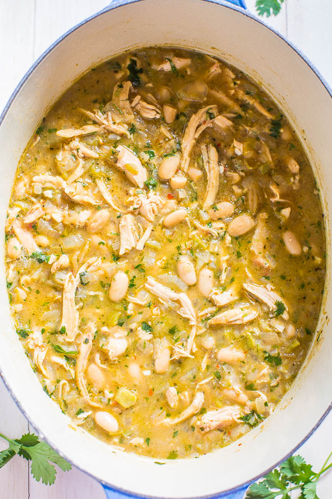 Facile Chili di pollo bianco fatto in casa di 30 minuti-Abbondante, sano, carico di pollo tenero e ricco di sapore audace!! Cibo comfort facile e veloce che tutti amano!! Sarà a rotazione tutto l'inverno!'ll be on rotation all winter!