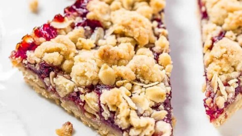 A slice of crumb-topped pie on a plate.