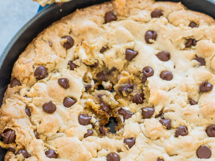 Mini Skillet Chocolate Marshmallow Cookies - Worldly Treat