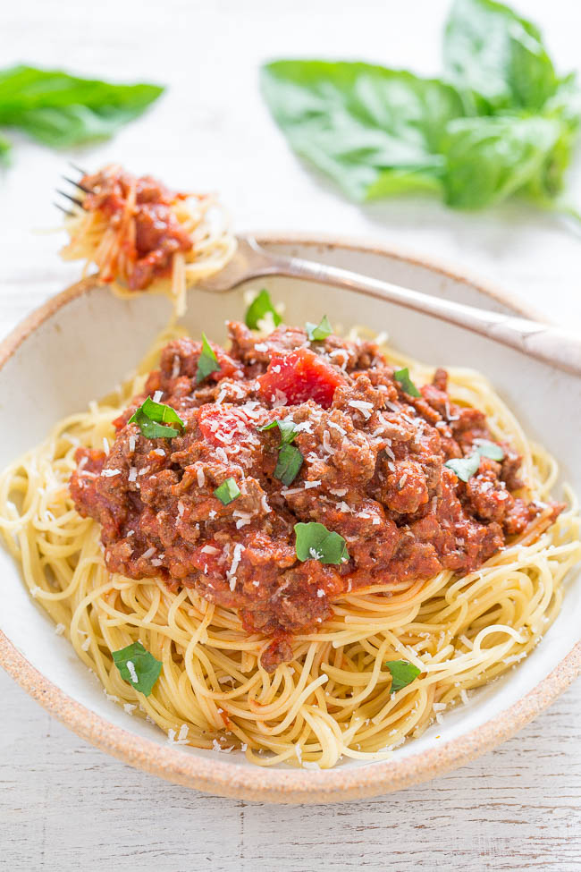 zelf hardop Malaise Super Easy Spaghetti Recipe (Done in 15 Minutes!) - Averie Cooks