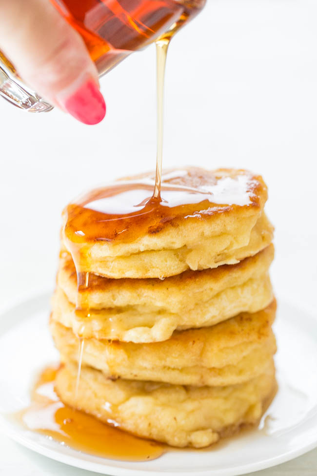 Panquecas de leitelho espesso e fofo - A sua busca por panquecas PERFEITAS acabou!! Panquecas FÁCIL, macias, fofas, leves, e as panquecas mais espessas que já fiz graças a um TRICK especial!!'ve ever made thanks to a special TRICK!! 