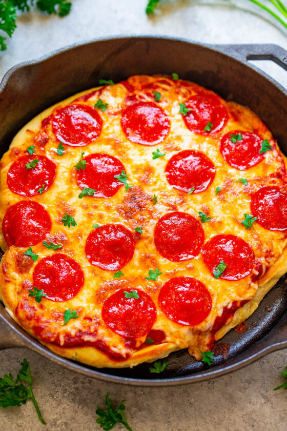 10-Minute Stovetop Cast Iron Skillet Pizza - Averie Cooks