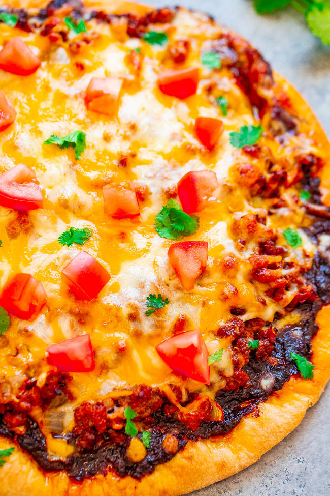 10-Minute Stovetop Cast Iron Skillet Pizza - Averie Cooks
