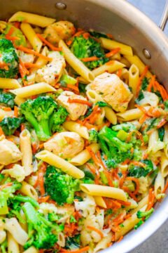 15-Minute Cheesy Chicken Veggie Pasta - Averie Cooks