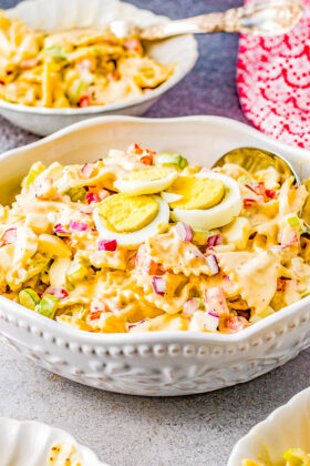 Creamy Amish Pasta Salad - Averie Cooks