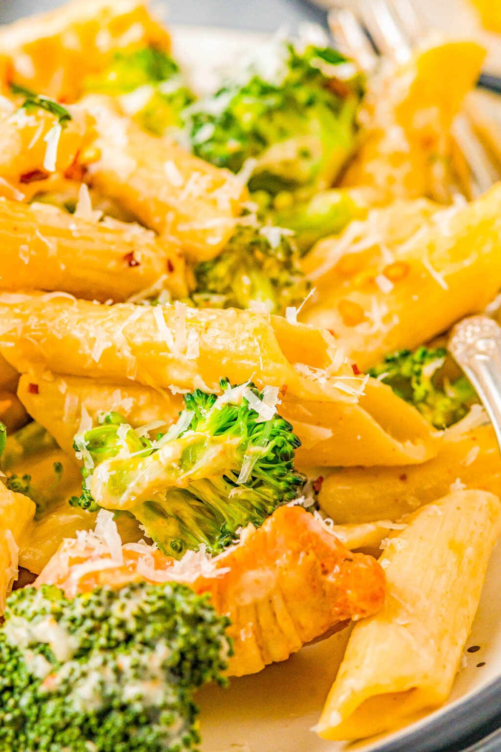 Instant Pot Chicken Broccoli Pasta - Averie Cooks