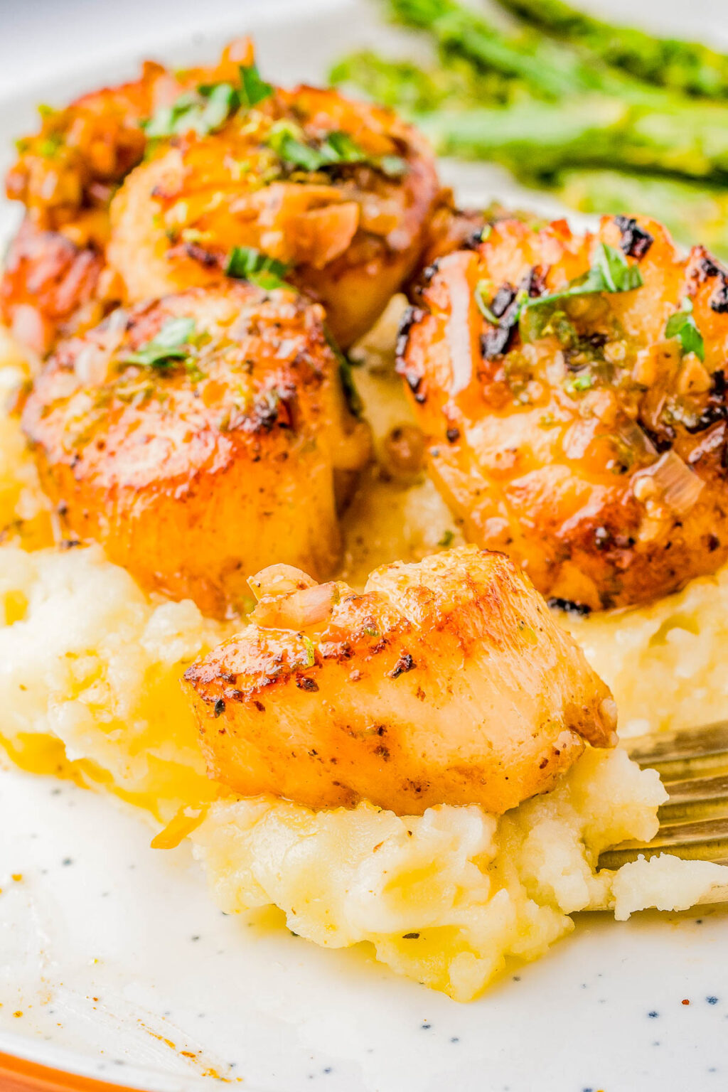 Pan Seared Garlic Butter Scallops - Averie Cooks