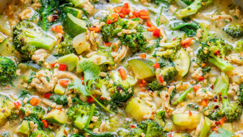 Ground Chicken Green Thai Curry - 💚 Skip takeout and make this EASY, one-skillet green curry with ground chicken and an array of healthy vegetables! Ready in under 30 minutes, great for busy weeknights, and tastes BETTER than from a Thai restaurant! Healthy yet hearty comfort food that tastes AMAZING and is naturally gluten-free.