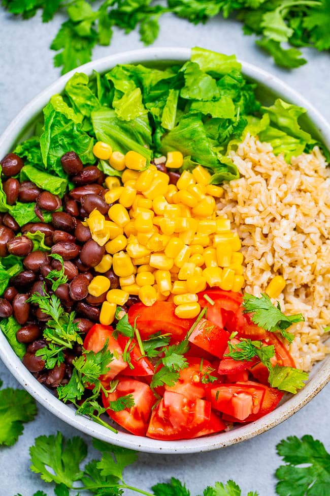 Black Bean Burrito Bowl Salad - Your favorite burrito ingredients minus the meat and extra carbs to keep things HEALTHIER!! Ready in 10 minutes and keeps you satisfied but not stuffed! Great EASY lunch, dinner, or meal prep recipe!!