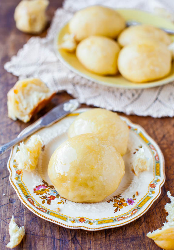 No-Knead Make-Ahead Dinner Rolls with Honey Butter - Recipe at averiecooks.com